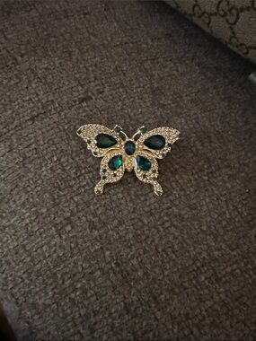 Source Unknown Gold-Tone Butterfly Brooch with Emerald Green Stones